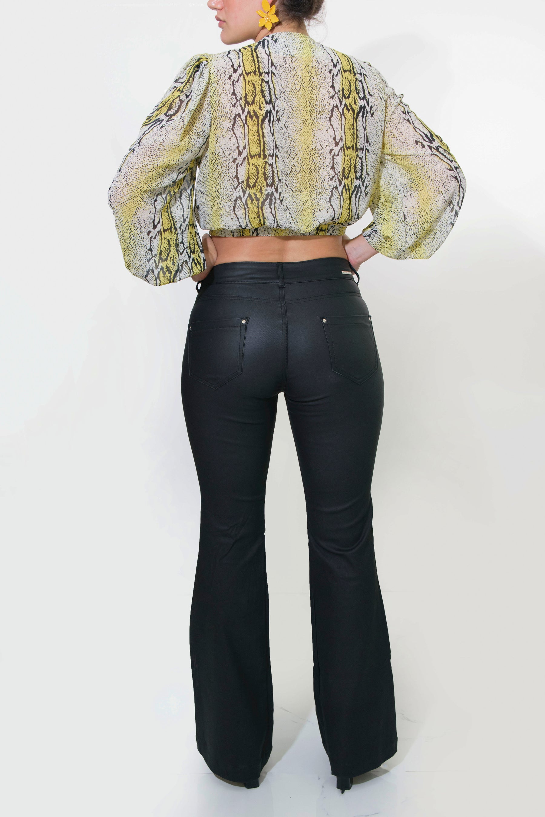 Pantalón - Negro Campana Simulación Cuero