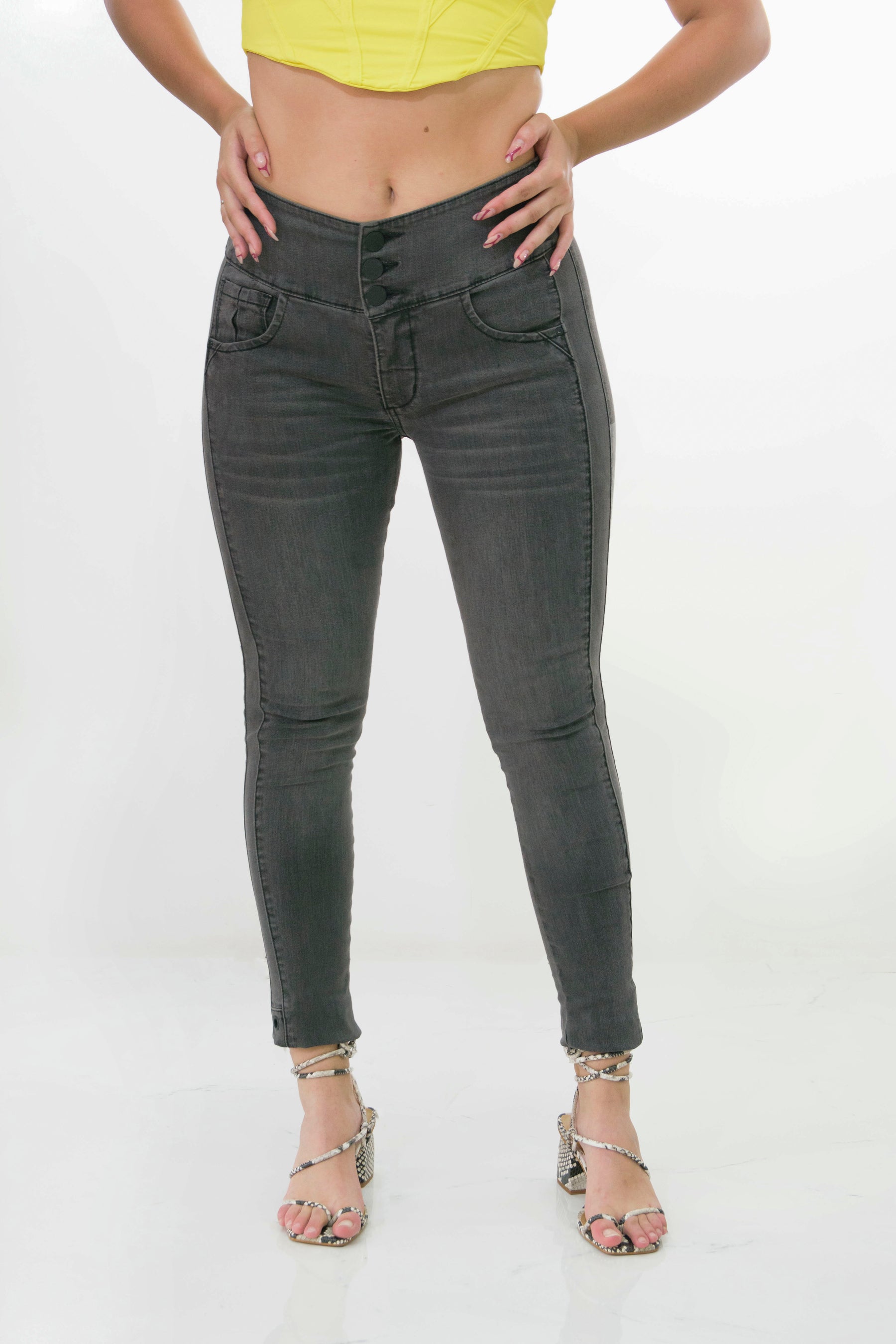 Jeans Pretina Ancha con Ojetes de Metal