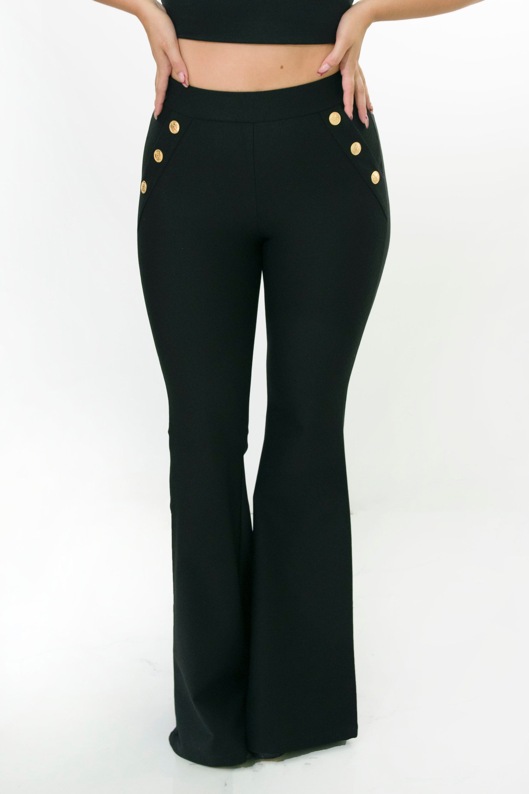 Pantalon Negro con Remache Dorado